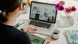 Trece ziua și nu reușești să faci mai nimic? Urmează aceste sfaturi simple ca să fii mai productiv la job:  7 sfaturi ca să-ți gestionezi eficient timpul la locul de muncă