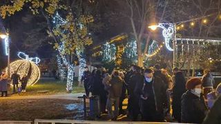 Revoltă la Târgul de Crăciun din Constanța, după ce mai multe persoane au vrut să forţeze intrarea neavând certificatul verde