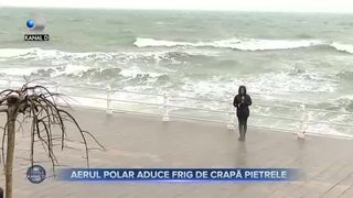 Aerul polar aduce frig de crapă pietrele