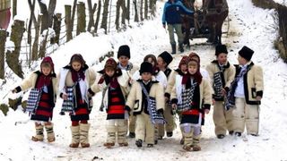 Când se merge cu colindul 2021? Tradiţii pentru luna decembrie