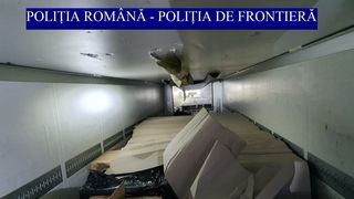 15 tone de materiale pirotehnice, descoperite într-un camion cu cartofi, la vama Giurgiu