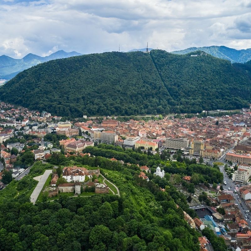 Brașov, destinație europeană de top. Turist străin: ”Este un oraș frumos. Natura este superbă”