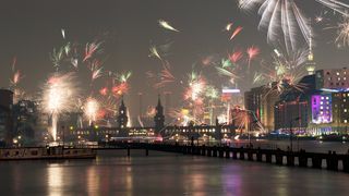 Guvernul pregătește noile restricții pentru noaptea de Revelion! Ce vom avea voie să facem