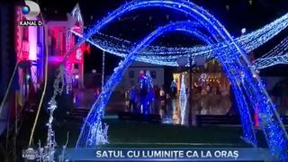 Satul de l&acirc;ngă Sibiu cu luminițe ca la oraș