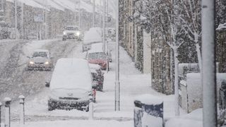 Cod portocaliu de ninsori și viscol la sud de România. Avertismentul MAE