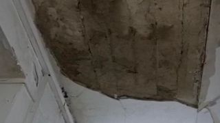 Incident cutremurător la spitalul din Lugoj. O bucată de tavan s-a prăbușit în mijlocul unui salon