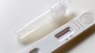 Testele de salivă oferite de stat, vândute de către elevi pe internet