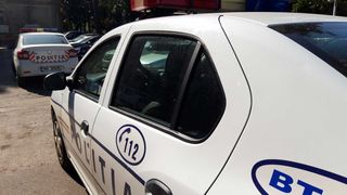 Un polițist din Botoșani a tras un foc de avertisment după ce a fost atacat cu o scândură