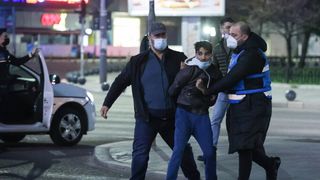 Dosarul protestelor din martie, din Capitală: 12 persoane au fost reținute de polițiști