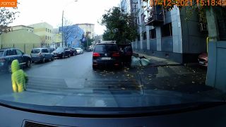 Accident dramatic în Capitală. Un copil a fost spulberat de mașină. Momentul a fost surprins de o cameră de bord