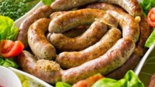 Reţetă de c&acirc;rnați de casă cu 5 kg de carne: Vor ieşi ca la bunica!