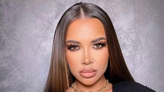 Andra Volos a plecat în vacanță cu un bărbat misterios