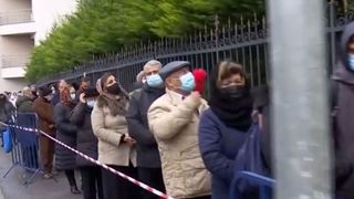 VIDEO| Mii de pelerini au venit să se închine la moaștele Sf. Spiridon în Capitală