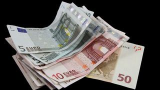 Curs valutar BNR pentru azi, 13 decembrie 2021. Cum evoluează euro şi dolarul american?