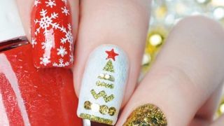 Modele unghii pentru Crăciun 2021 şi Revelion 2022
