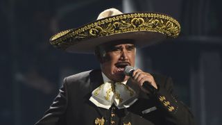 vicente fernandez a murit