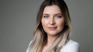 VIDEO - Asta-i Rom&acirc;nia! Primărița de nota 10: La 28 de ani, a ales să lase cariera din București și să se &icirc;ntoarcă &icirc;n satul natal ca să-l &icirc;nflorească