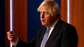 Boris Johnson anunță o accelerare a campaniei de vaccinare: ,,Un tsunami omicron vine''