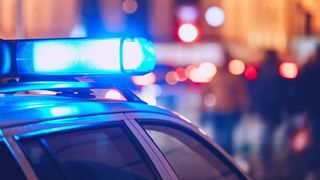 Un șofer român a fost la un pas de a fi lichidat pe o stradă din Italia. Acesta a intrat cu mașina într-un grup de trecători