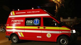 Scene șocante pentru un tânăr de 20 de ani. A căzut cu mașina într-o râpă de trei metri