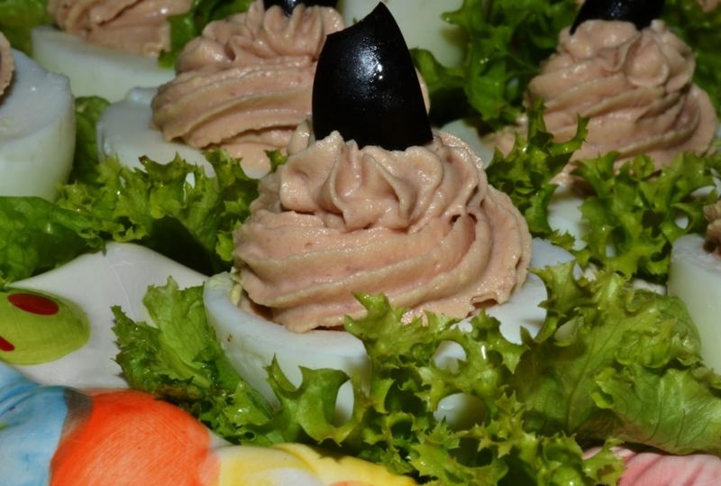 Ouă umplute - reţeta perfectă de Crăciun şi Anul Nou