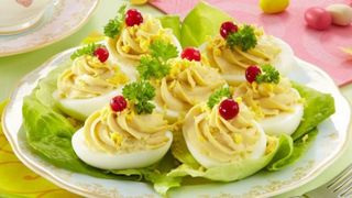 Ouă umplute - reţeta perfectă de Crăciun şi Anul Nou