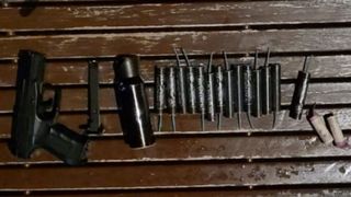 Arme albe și petarde descoperite de polițiști într-un autoturism care intra în parcarea Arenei Naționale, înainte de meciul FCSB - Rapid