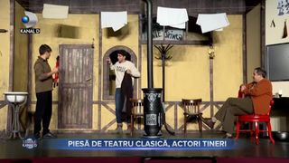 Piesă de teatru clasică, actori tineri