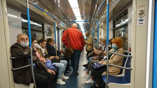 Alertă în Spania. Varianta Omicron se răspândește rapid în zonele turistice