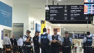 VIDEO | Diaspora intră în carantină. Formularul digital de localizare, obligatoriu de luni, 20 decembrie