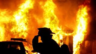 Incendiu într-o curte din Galați. Focul a pornit de la artificii