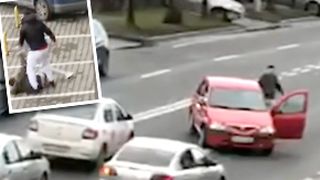 VIDEO | Doi șoferi nervoși s-au luat la bătaie în plină stradă, la Cluj