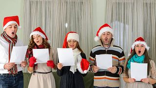 Gest impresionat al profesorilor dintr-un liceu din Botoșani. Cadrele didactice merg la colindat pentru a sprijini o elevă care a rămas orfană