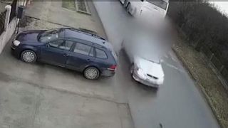 Accident cumplit în Giurgiu. Un copil a fost spulberat pe trecerea de pietoni după ce a coborât din autobuzul şcolar