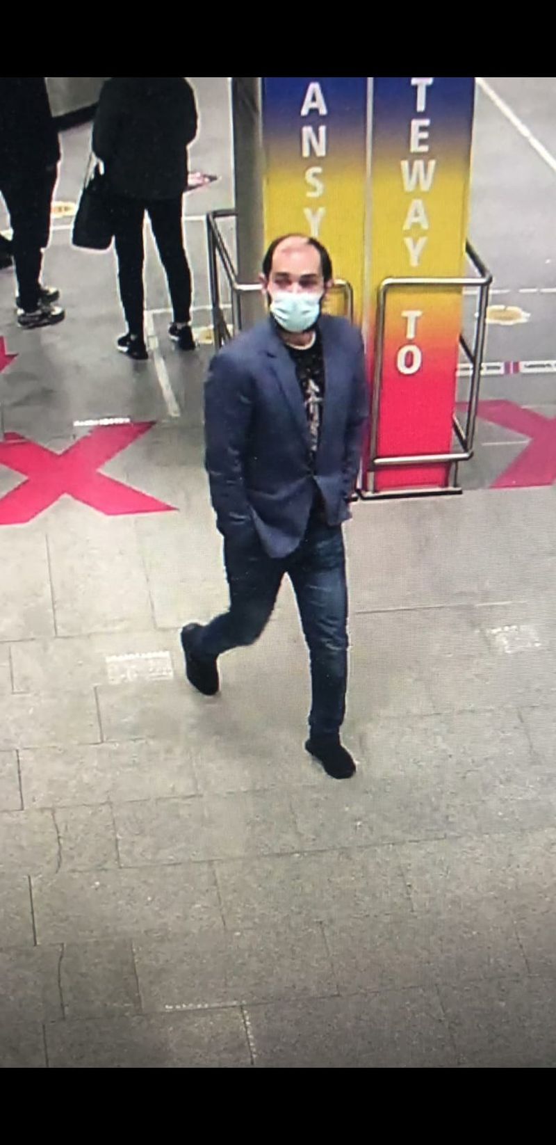 Individul a ieșit din terminal, s-a urcat într-un taxi și a plecat ca un pasager oarecare