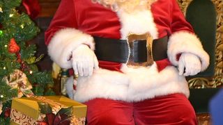 Cine este Moș Crăciun și de ce vine pe ascuns să ne aducă daruri