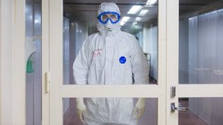 Un bărbat din Vaslui este suspect de Omicron. Acesta a trecut prin boală și e vaccinat cu schema completă