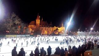 Patinoar cu acces gratuit pentru toată lumea, deschis în Brașov