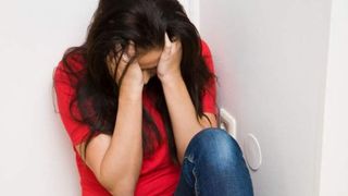 O femeie a fost bătută și sechestrată în propria casă. Agresorii sunt chiar frații ei