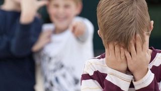 Anchetă la Brăila după ce un elev este bătut de un coleg în sala de clasă. Întreaga scenă a fost filmată