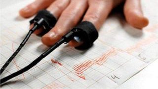 marinarii își testează soțiile cu testul poligraf