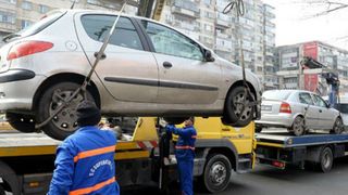 Măsurile împotriva celor care parchează neregulamnetar, în dezbatere la Primăria Capitalei. Prețul minim pentru recuperarea mașinii