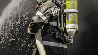 Tragedie de Crăciun: O casă din Giurgiu a luat foc. O femeie a fost intoxicată cu fum