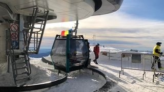 Turiștii petrec Crăciunul pe p&acirc;rtiile din Bucegi