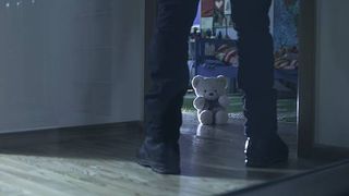 Un englez va petrece ani buni în spatele gratiilor după ce a mărturisit că a abuzat sexual o fată de peste 100 de ori. Tânăra era amenințată