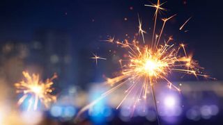 Piața ilegală de petarde și artificii s-a mutat online. Care sunt condițiile în care pot fi folosite materialele pirotehnice