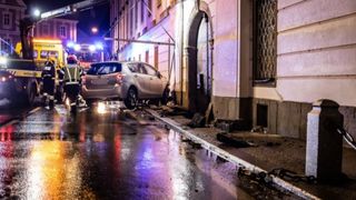 Accident în Austria. Un șofer român a intrat cu mașina într-o biserică