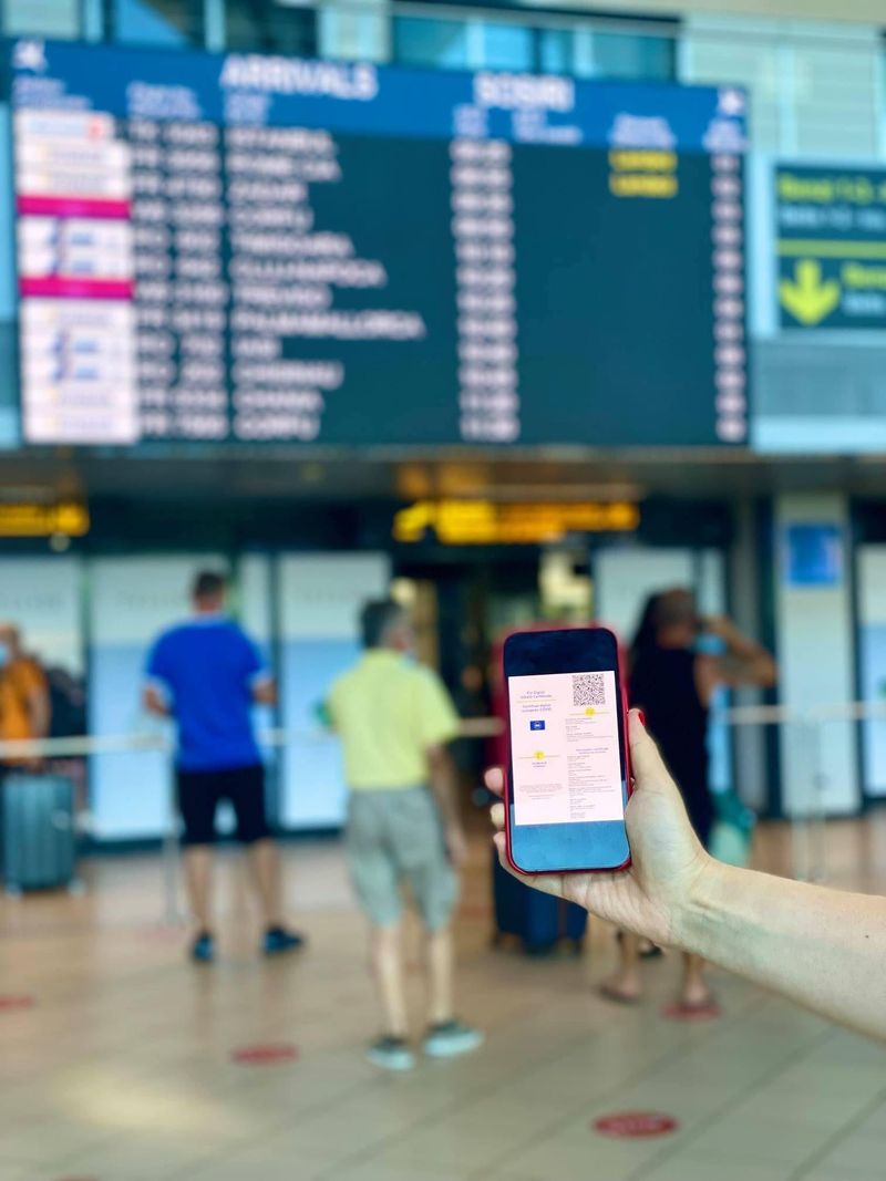 Haos pe Aeroportul Otopeni! Cozi lungi, zeci de minute pierdute pentru formalități și nervi