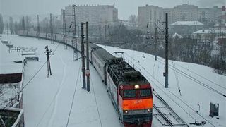 VIDEO| Sute de minute de întârziere pe calea ferată. Trenurile au avut probleme din cauza condițiilor meteo