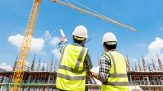 Managerii estimează o creștere accentuată în construcții, până în februarie 2022